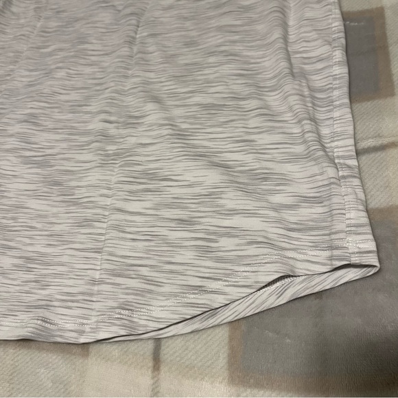 ✨SOLD✨Lululemon Love Crewneck T-Shirt Size 4 - Picture 4 of 7